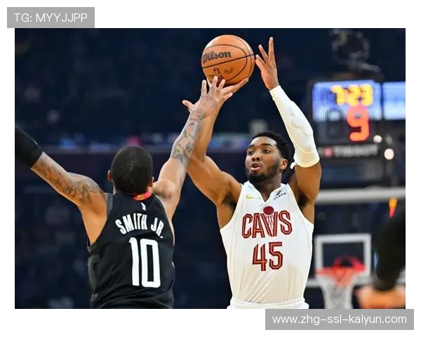 米切尔外线脚步一晃命中，骑士再度扩大领先